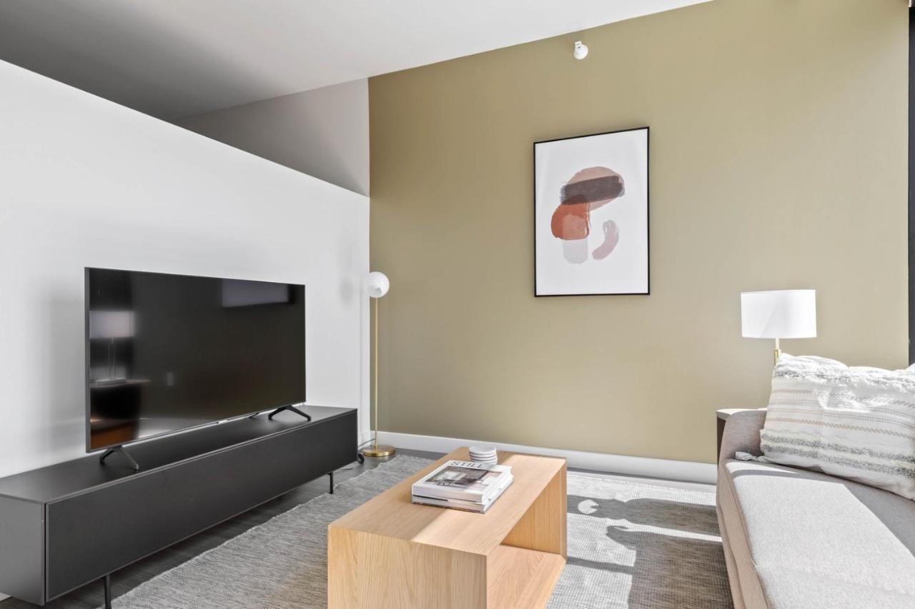 S Loop 1br W Pool Gym Spa Nr Grant Park Chi-744 * Chicago